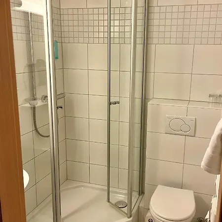Gaestehaus Scharfe Kurve Hotell Lutzow