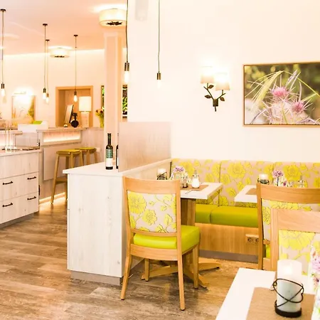 Gaestehaus Scharfe Kurve * Lutzow