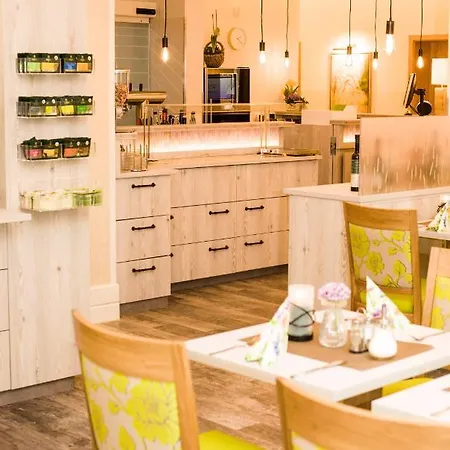 Gaestehaus Scharfe Kurve Hotell Lutzow